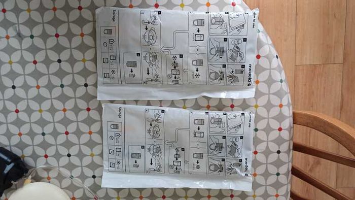 Medela Breast Pump + Haakaa + Freezer Bags