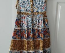 Dress with pom poms age 6- 7