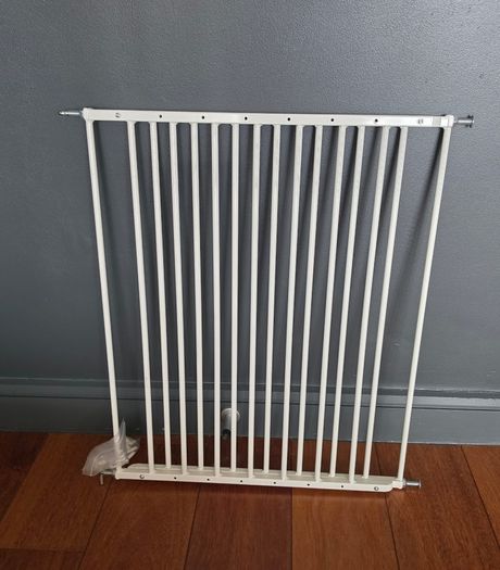 Expandable baby gate