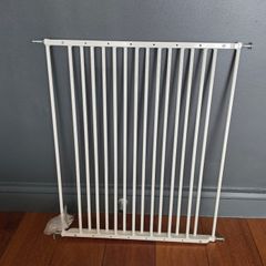Expandable baby gate