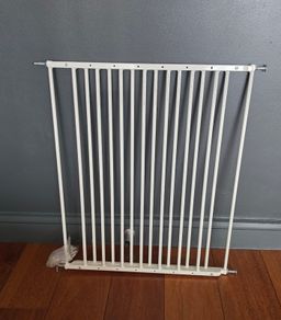 Expandable baby gate