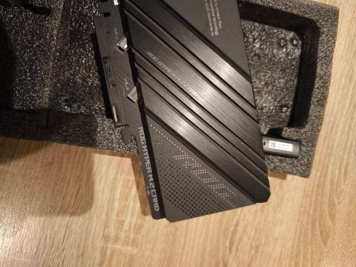 ROG Hyper M2 Card (Z790 Pcie 5.0 version) (Nvme SSD expansion) (Brand New, Unused)
