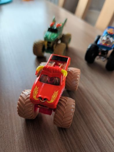 Hot wheels Monster mover with 10 Monster trucks