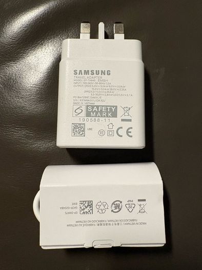 Brand new Samsung fast charger 45W Plug and C type cable