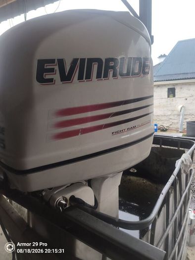 Evinrude 225  Only 350 hrs  XL shaft