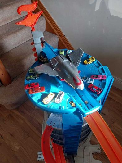 Toy garage