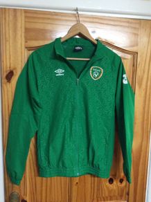 Ireland Football. Official Umbro Quarter Zip Xtra Large Boys Presentation Jacket. Collect In Dublin Or Receive Via Post.