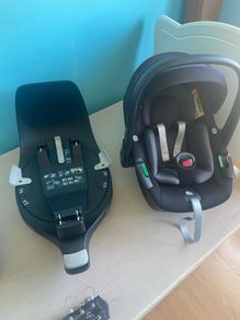 Maxi Cosi Baby Carrier and Car Base
