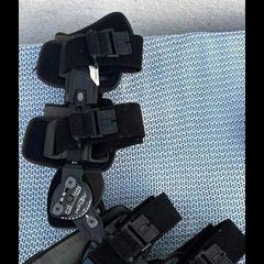Donjoy knee brace