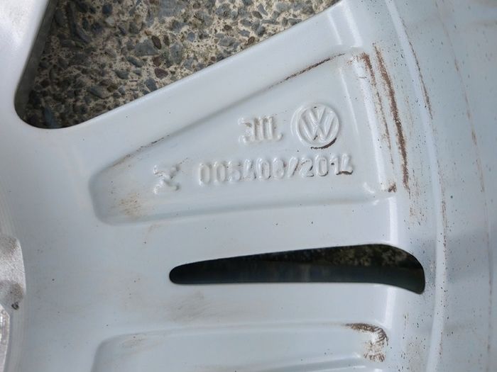 1 x Genuine Volkswagen Golf MK8 16'' Norfolk Alloy Wheel - Delivery