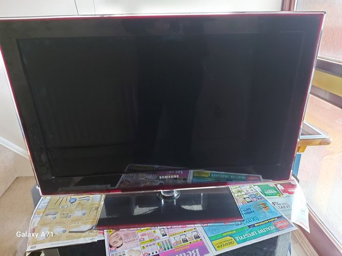 Samsung 32 inch TV, Model UE32B6000V, 4 HDMI, USB etc, Beautiful screen and picture, comes with Remote Control