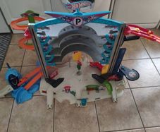 Hot wheels garage