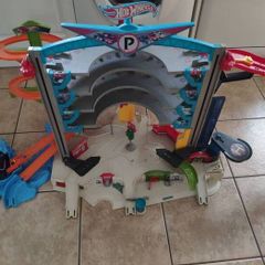 Hot wheels garage