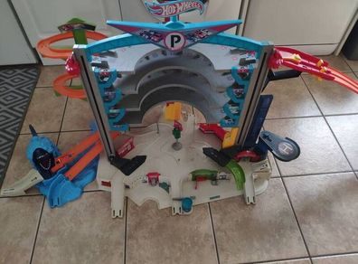 Hot wheels garage