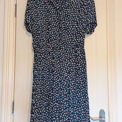 Beautiful floral midi dress from Eastex
