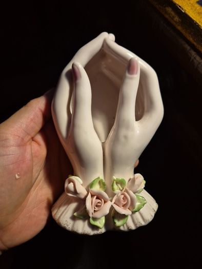 Vintage Couped Hands Ceramic Figurine