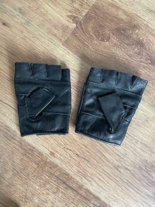 Fingerless gloves