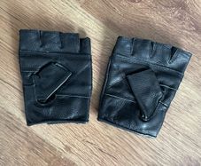 Fingerless gloves