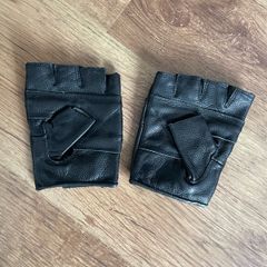 Fingerless gloves