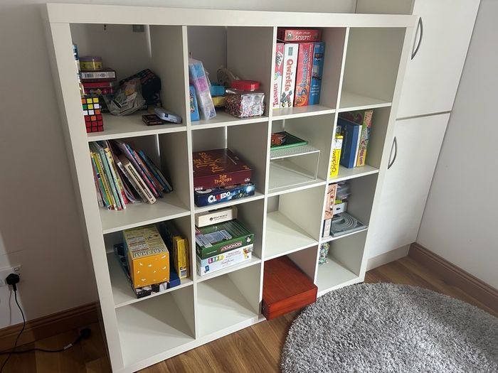 Shelf storage unit