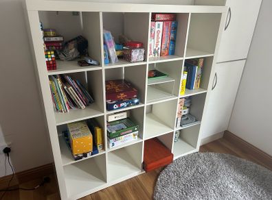 Shelf storage unit
