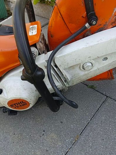 Stihl TS - 420 consaw with 14" inch diamond disc in excellent working condition, which starts half pull. Just had a full service.