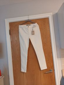 Primark  Ladies  White Super Stretch Jeans.  S.12.   B.N.W.T