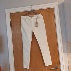Primark  Ladies  White Super Stretch Jeans.  S.12.   B.N.W.T