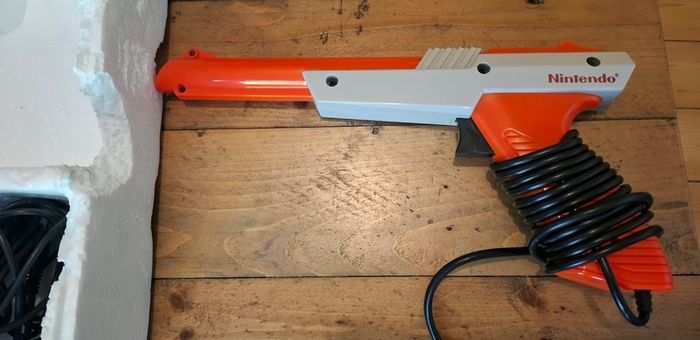 Nintendo NES Action Set Console  Complete In Box w/ Mario Duck Hunt & Zapper