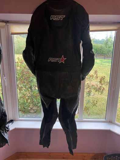 RST voltage leathers