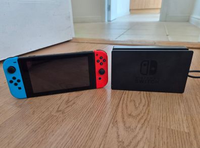 Nintendo Switch Bundle + 3 Games | Excellent Condition