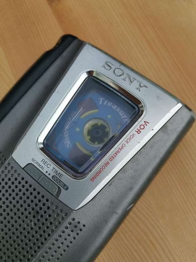 SONY TCM-20DV Walkman Cassette Player Recorder