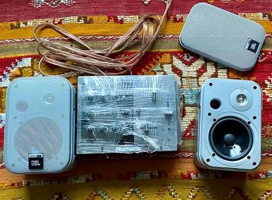 Numark M1 scratch-mixer + JBL-1 monitors