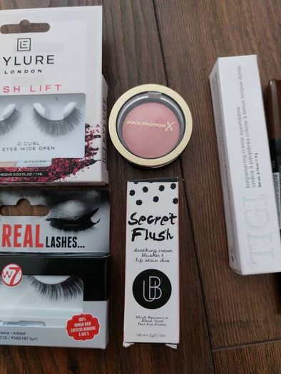 Makeup bundle