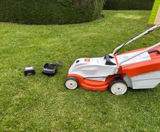Still Battery Lawnmower