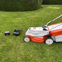 Still Battery Lawnmower