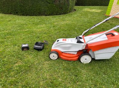 Still Battery Lawnmower
