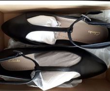 New clarkes flat shoes in box
