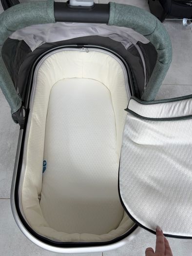 UPPAbaby Vista V2 Emmett Travel System Complete Bundle