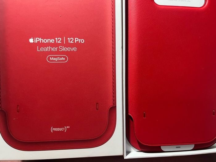 Apple IPhone 11 12 13 14 Pro Leather sleeve cover case with MagSafe original red product