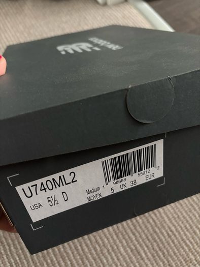 New Balance 327 trainers