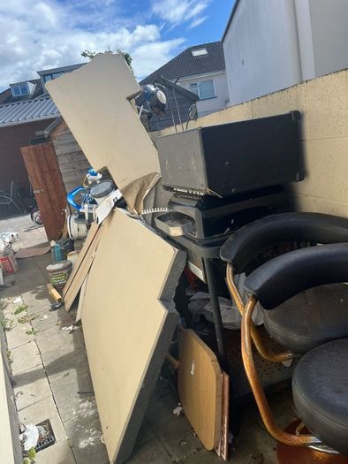 Waste collection we cover all of Dublin we are the best prices in Dublin give use a text anytime for a free quote no job to big no job to small