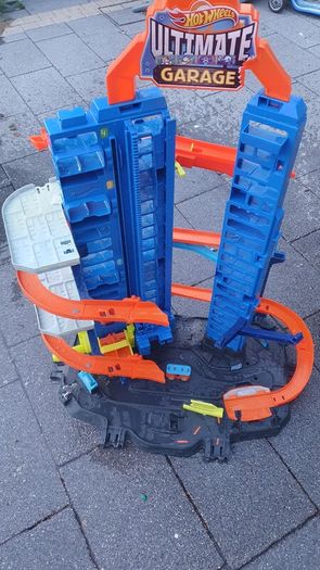 hot wheels ultimate garage.