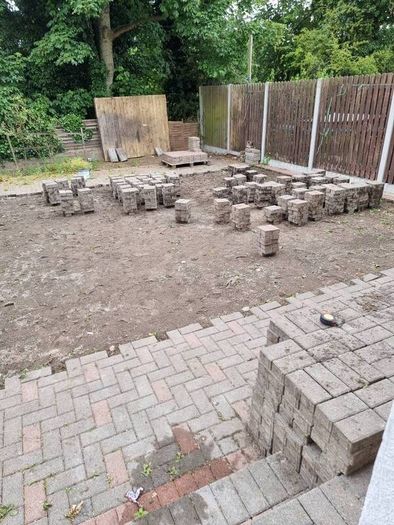 2000 + Patio & Paving Blocks