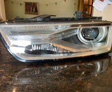 Audi Q3 xenon headlamp