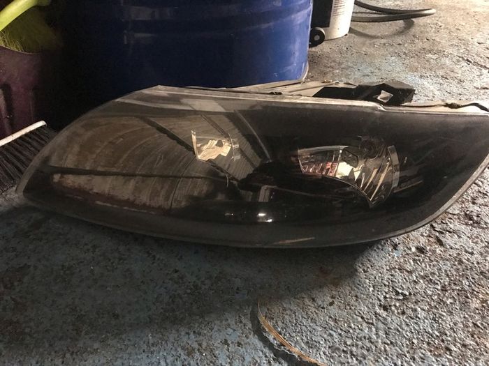 Audi Q7 Front Headlight Brackets