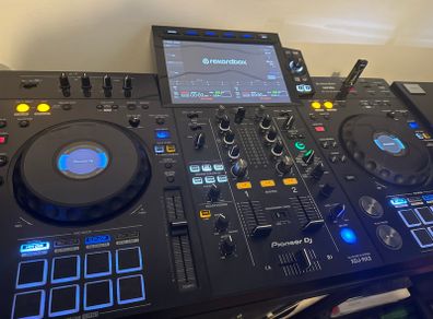 Pioneer RX3 and Reloop RP7000 mk2 set