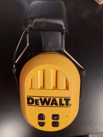 DEWALT DPG17 EU Bluetooth hearing protection ear defenders.
