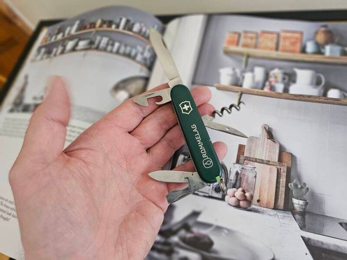Vintage Victorinox Tourist 84mm Swiss Advertising Collectable Swiss Army Knife