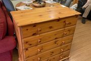 chest of drawers